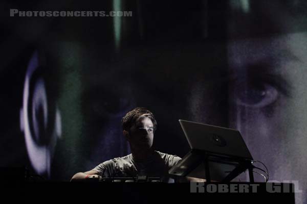 JON HOPKINS - 2014-06-05 - PARIS - Espace Charlie Parker - Grande Halle - Jonathan Julian Hopkins
